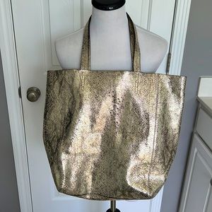 Gold snake print large tote bag from Banana Republic. Great for travel!